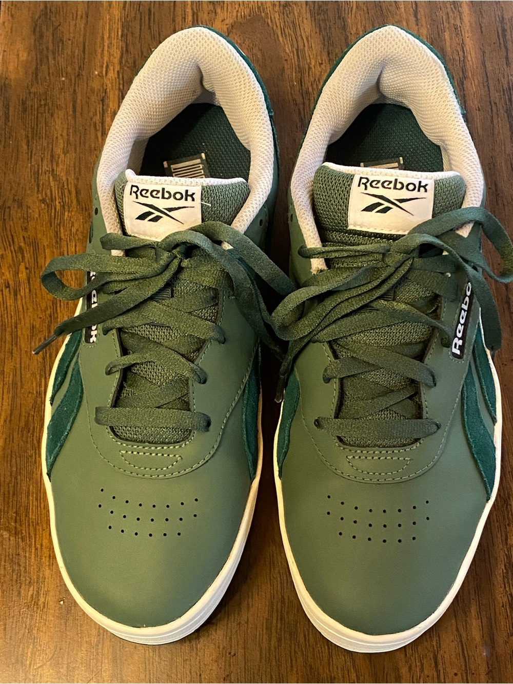 Reebok Women’s Green and White Athletic Sneakers Size 10